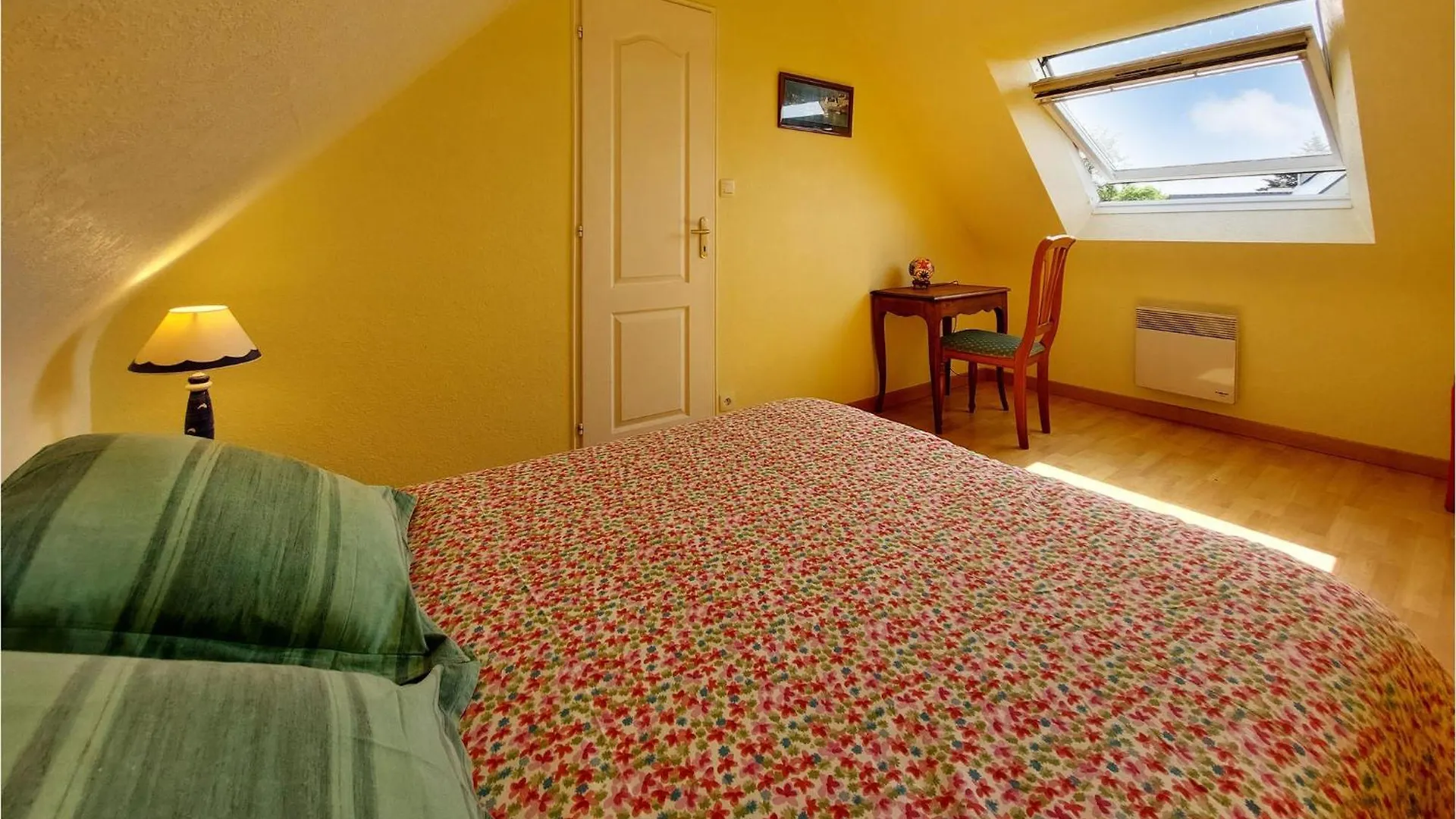 Сasa de vacaciones Lovely Home In Clohars-Carnoet With Kitchen