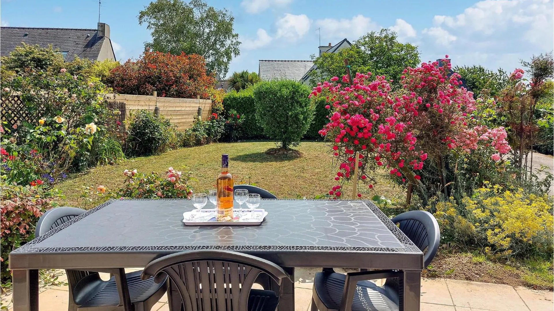 Сasa de vacaciones Lovely Home In Clohars-Carnoet With Kitchen