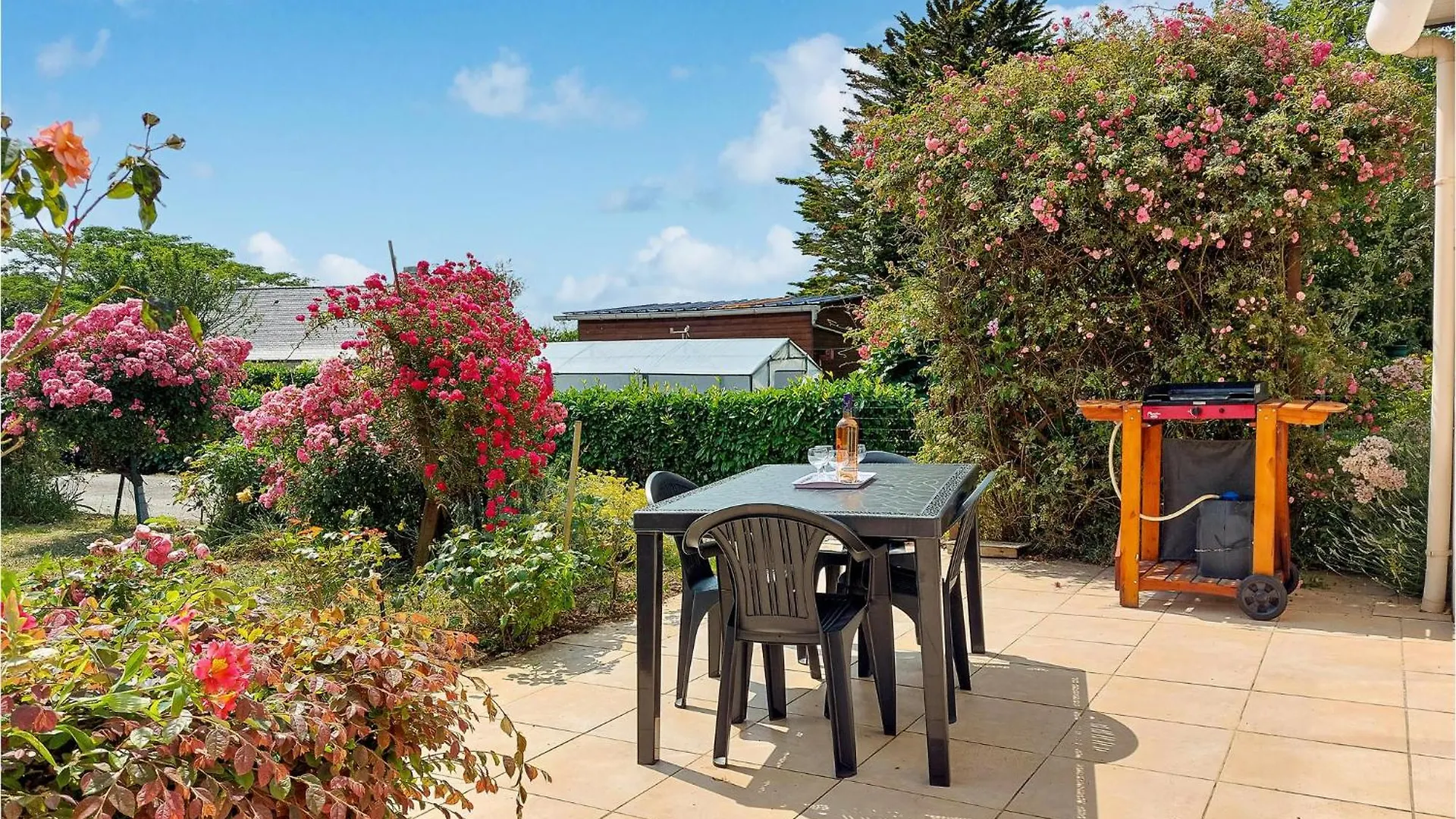 Lovely Home In Clohars-Carnoet With Kitchen Francia