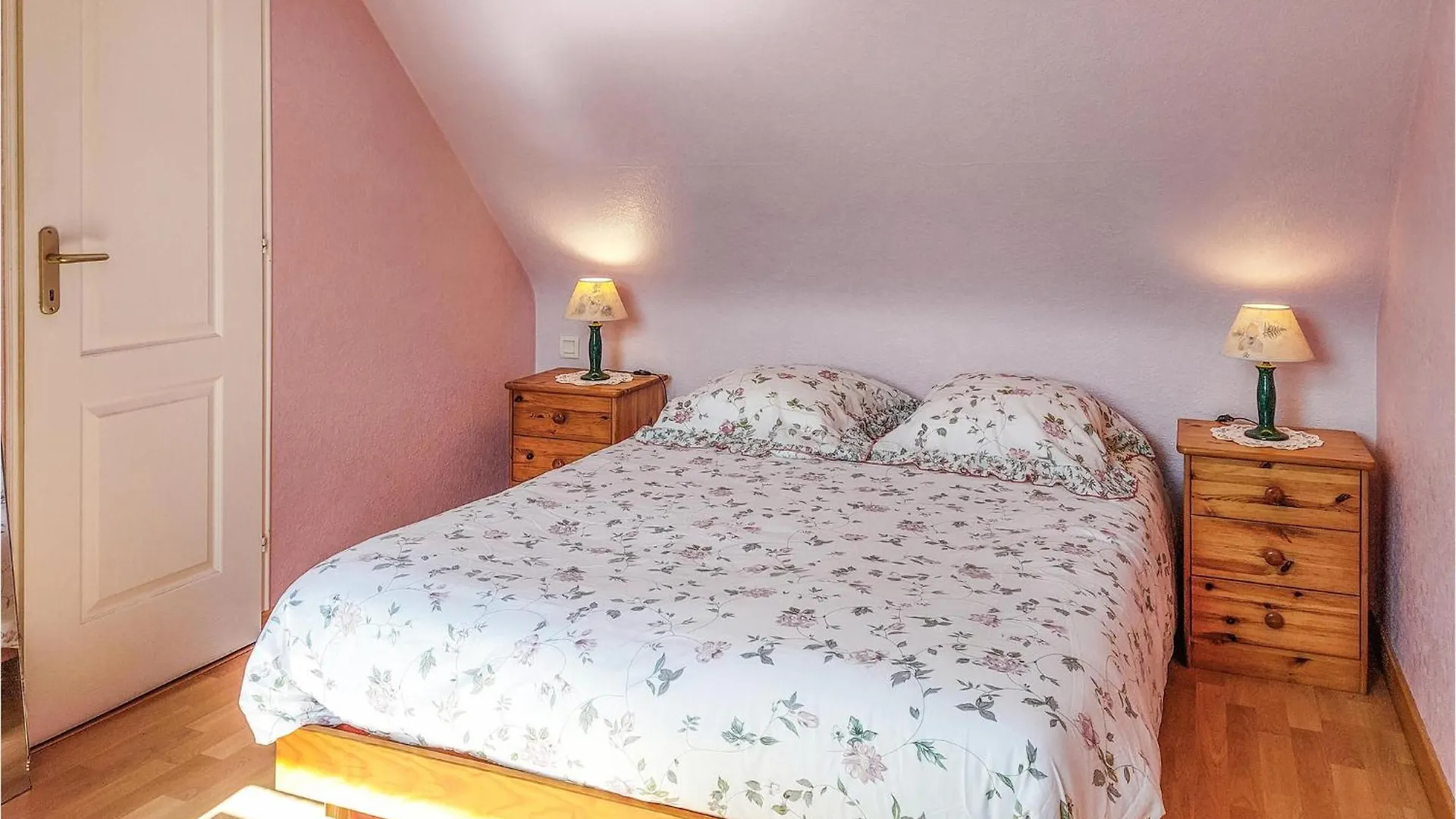 Lovely Home In Clohars-Carnoet With Kitchen Сasa de vacaciones