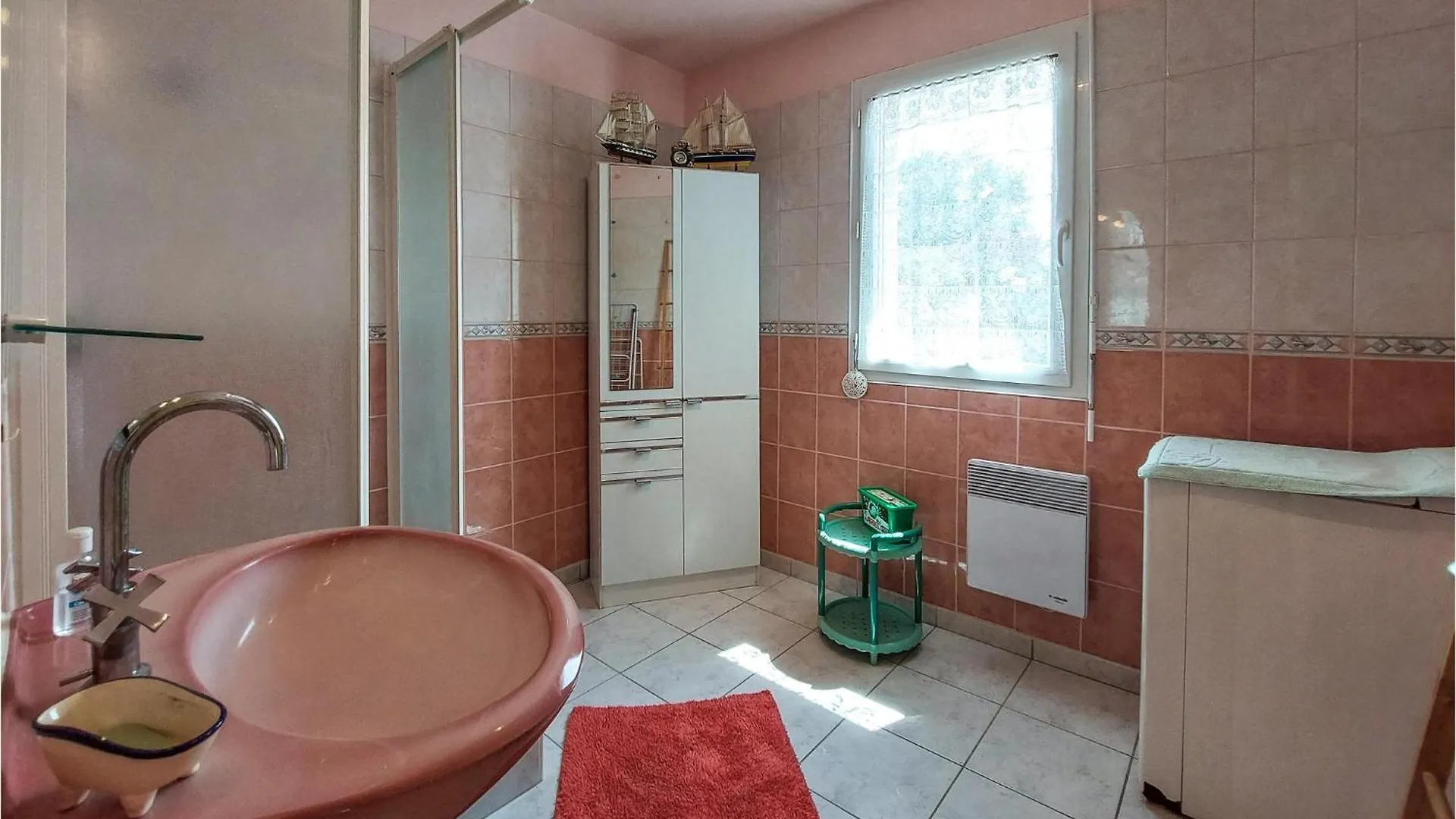Lovely Home In Clohars-Carnoet With Kitchen 0*,  Francia