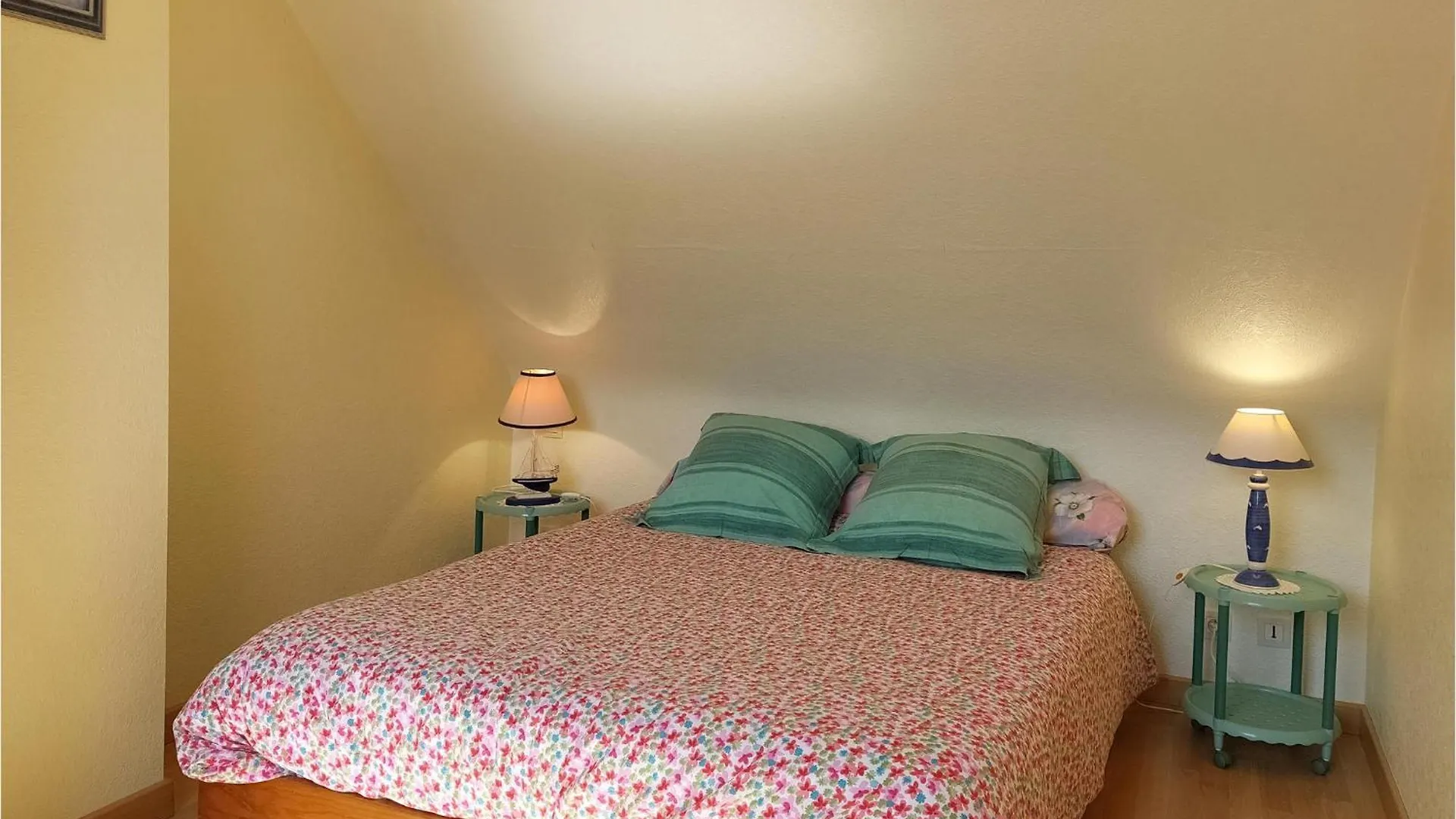 Lovely Home In Clohars-Carnoet With Kitchen 0*,  Francia